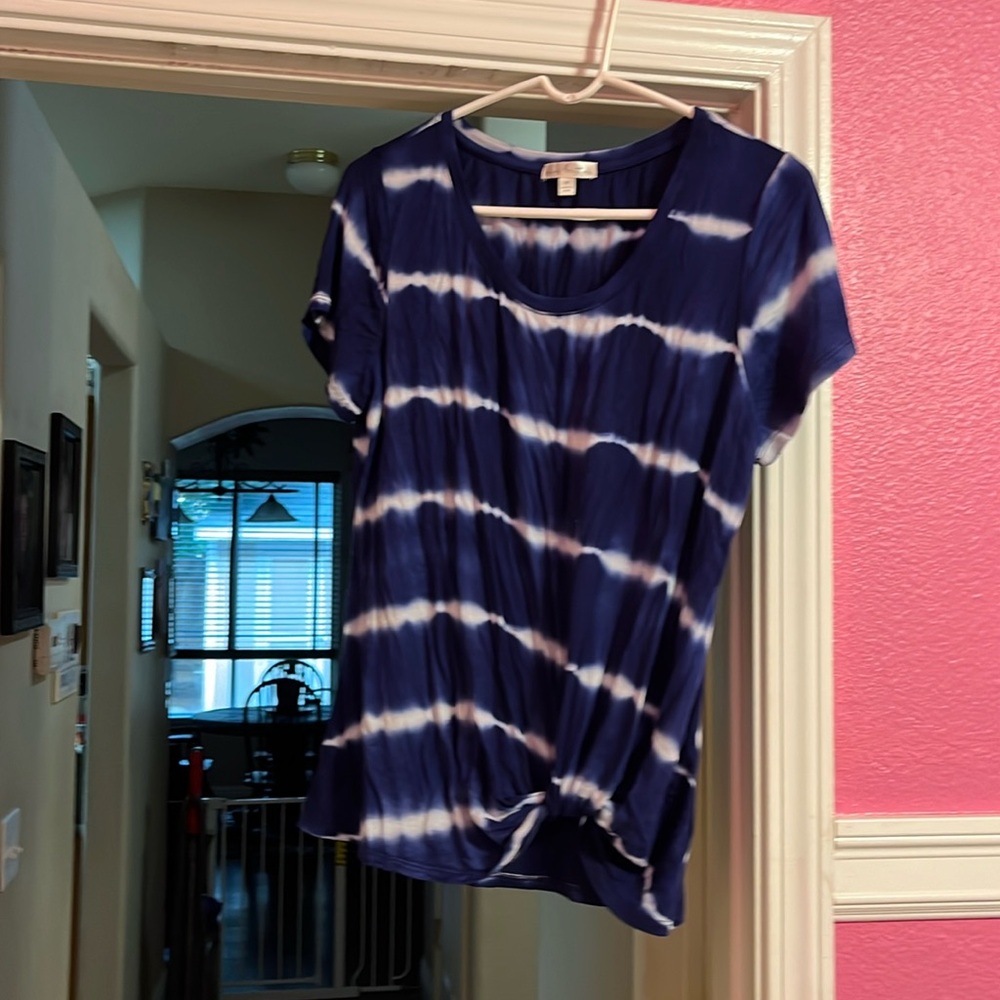 Blue and white tie dye top medium front knot. Cute